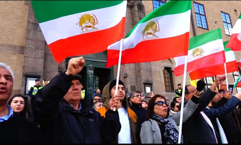 Iranians Protesters Confront MOIS Show Outside Hamid Noury Courthouse in Stockholm