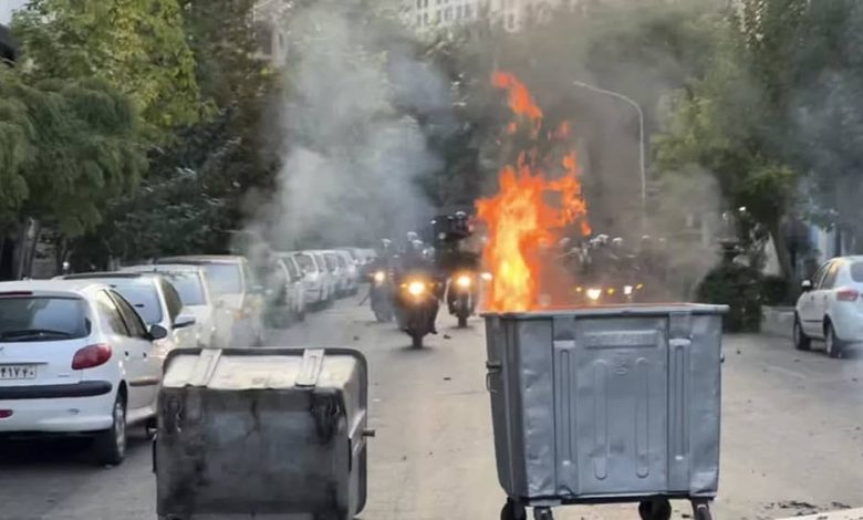 Iran: Uprising in Sanandaj, Tehran, Shiraz, Karaj, and Isfahan Students Continue To Strike and Protest