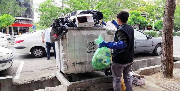 Thousands of Trash Collectors Reflect the Failures of Iran’s Clerical Regime