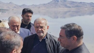 Iranian Regime Officials Admit to Systemic Looting, Economic Collapse