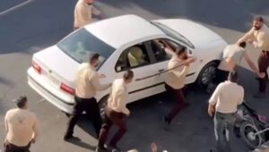 Iran: Rebellious Youth Carry Out Respond to Brutal Attack by Regime Against Street Vendors in Qazvin