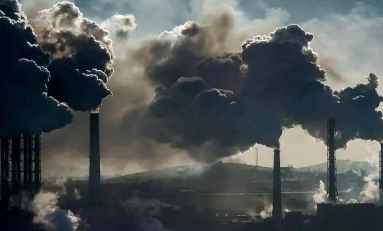 Iran’s Winter of Smog and Shortages Deepens the Regime’s Crisis