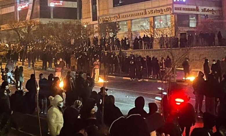 Arrests, Elite Fights, and Dollar at 180,000: Iran’s Regime Crumbles on All Fronts